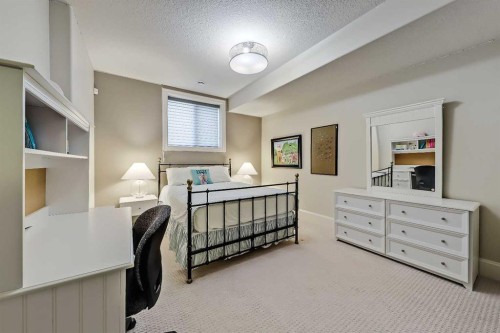 85 Rockcliff Heights Nw, Calgary, AB - Indoor Photo Showing Bedroom