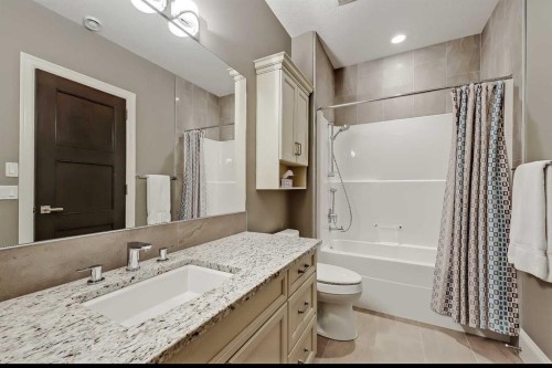 85 Rockcliff Heights Nw, Calgary, AB - Indoor Photo Showing Bathroom