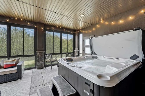 85 Rockcliff Heights Nw, Calgary, AB -  With Exterior