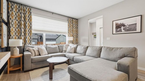 77 Wolf Gate, Okotoks, AB - Indoor Photo Showing Living Room