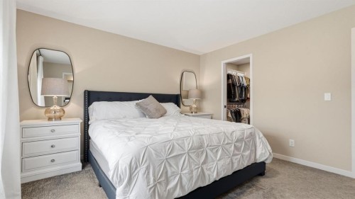 77 Wolf Gate, Okotoks, AB - Indoor Photo Showing Bedroom