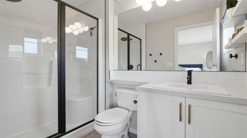 77 Wolf Gate, Okotoks, AB - Indoor Photo Showing Bathroom