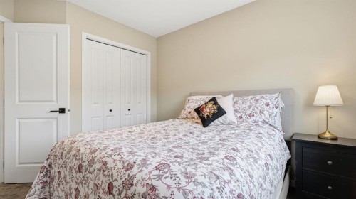 77 Wolf Gate, Okotoks, AB - Indoor Photo Showing Bedroom