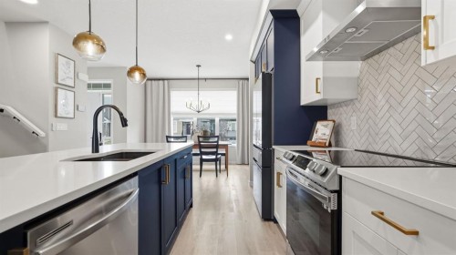 77 Wolf Gate, Okotoks, AB - Indoor Photo Showing Kitchen With Stainless Steel Kitchen With Upgraded Kitchen
