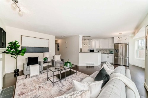 262 Coventry Court Ne, Calgary, AB - Indoor Photo Showing Living Room