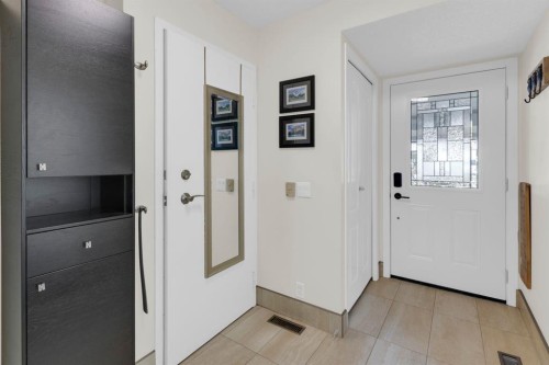 111 Point Drive Nw, Calgary, AB - Indoor Photo Showing Other Room