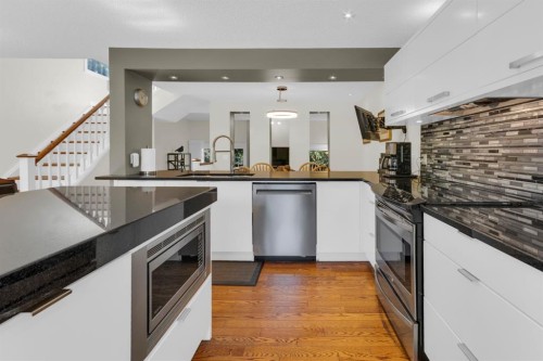111 Point Drive Nw, Calgary, AB - Indoor Photo Showing Kitchen With Upgraded Kitchen