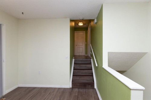 95 Castleridge Close Ne, Calgary, AB - Indoor Photo Showing Other Room