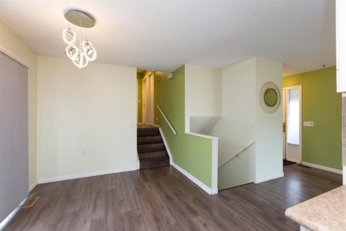 95 Castleridge Close Ne, Calgary, AB - Indoor Photo Showing Other Room