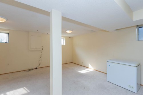 95 Castleridge Close Ne, Calgary, AB - Indoor Photo Showing Other Room