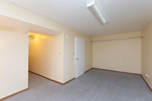 95 Castleridge Close Ne, Calgary, AB - Indoor Photo Showing Other Room