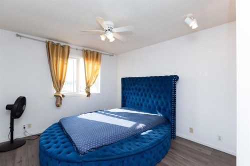 95 Castleridge Close Ne, Calgary, AB - Indoor Photo Showing Bedroom