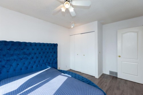 95 Castleridge Close Ne, Calgary, AB - Indoor Photo Showing Bedroom