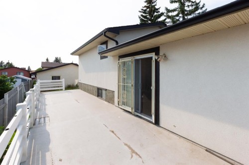 95 Castleridge Close Ne, Calgary, AB - Outdoor With Exterior