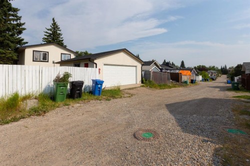 95 Castleridge Close Ne, Calgary, AB - Outdoor