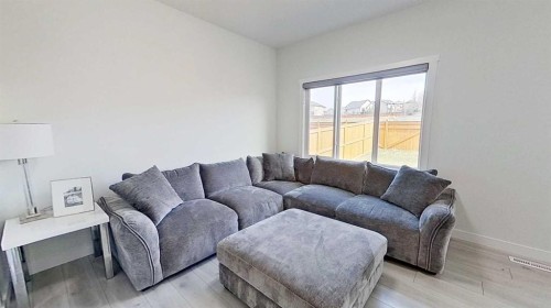 55 Belgian Crescent, Cochrane, AB - Indoor Photo Showing Living Room