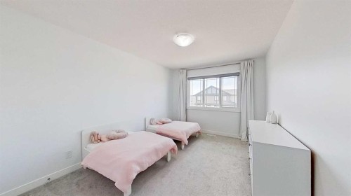55 Belgian Crescent, Cochrane, AB - Indoor Photo Showing Bedroom