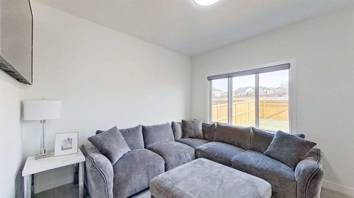 55 Belgian Crescent, Cochrane, AB - Indoor Photo Showing Living Room
