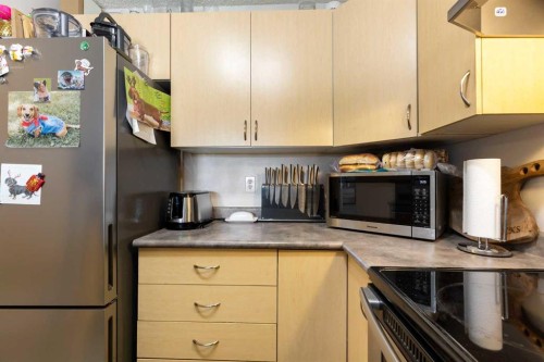 2320-2371 Eversyde Avenue Sw, Calgary, AB - Indoor Photo Showing Kitchen
