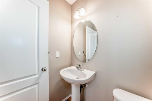 80 Eversyde Way Sw, Calgary, AB - Indoor Photo Showing Bathroom