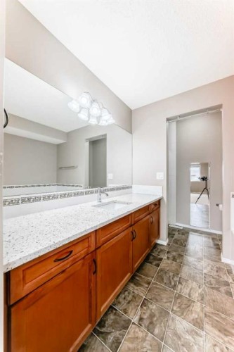 80 Eversyde Way Sw, Calgary, AB - Indoor Photo Showing Bathroom
