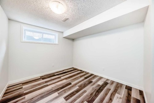 80 Eversyde Way Sw, Calgary, AB - Indoor Photo Showing Other Room