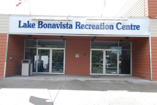 1444 Acadia Drive Se, Calgary, AB - Outdoor