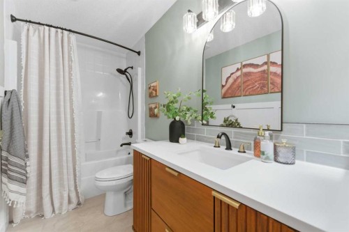 143 Chaparral Ravine View Se, Calgary, AB - Indoor Photo Showing Bathroom