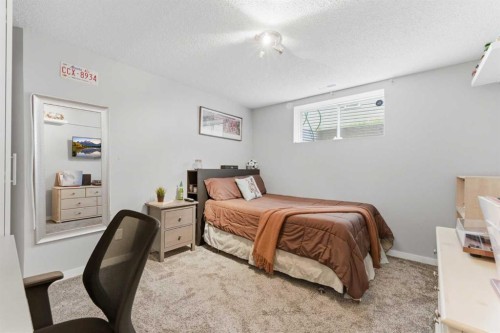 143 Chaparral Ravine View Se, Calgary, AB - Indoor Photo Showing Bedroom