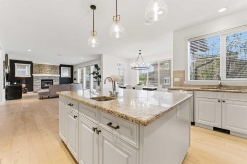 335 Chapala Point Se, Calgary, AB - Indoor Photo Showing Kitchen