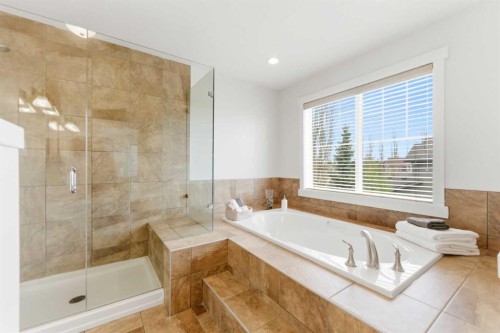 335 Chapala Point Se, Calgary, AB - Indoor Photo Showing Bathroom