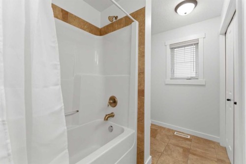 335 Chapala Point Se, Calgary, AB - Indoor Photo Showing Bathroom