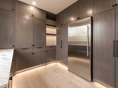 15 42 Street Sw, Calgary, AB - Indoor Photo Showing Other Room