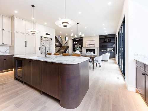 15 42 Street Sw, Calgary, AB - Indoor Photo Showing Kitchen With Upgraded Kitchen