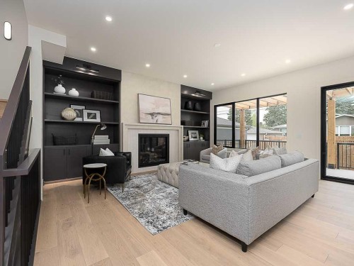 15 42 Street Sw, Calgary, AB - Indoor Photo Showing Living Room With Fireplace