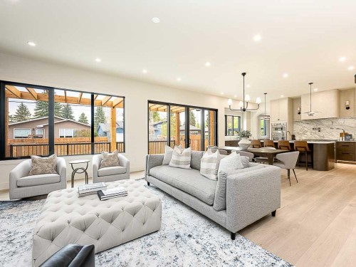 15 42 Street Sw, Calgary, AB - Indoor Photo Showing Living Room