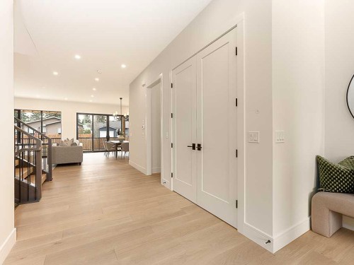 15 42 Street Sw, Calgary, AB - Indoor Photo Showing Other Room