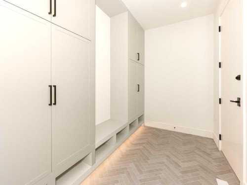15 42 Street Sw, Calgary, AB - Indoor Photo Showing Other Room