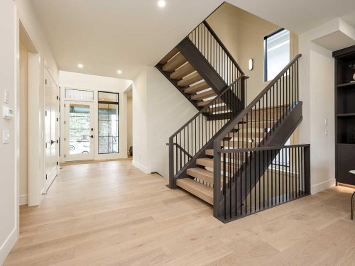 15 42 Street Sw, Calgary, AB - Indoor Photo Showing Other Room