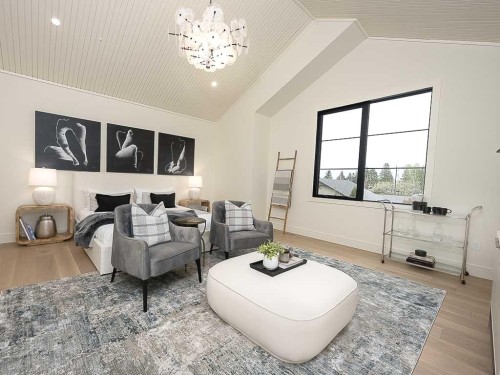 15 42 Street Sw, Calgary, AB - Indoor Photo Showing Living Room