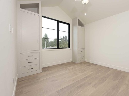 15 42 Street Sw, Calgary, AB - Indoor Photo Showing Other Room