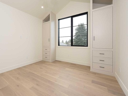15 42 Street Sw, Calgary, AB - Indoor Photo Showing Other Room