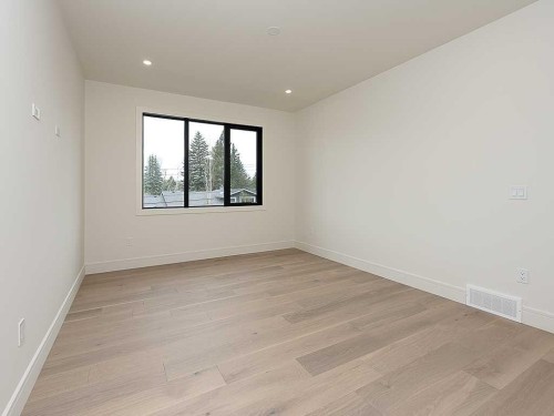 15 42 Street Sw, Calgary, AB - Indoor Photo Showing Other Room