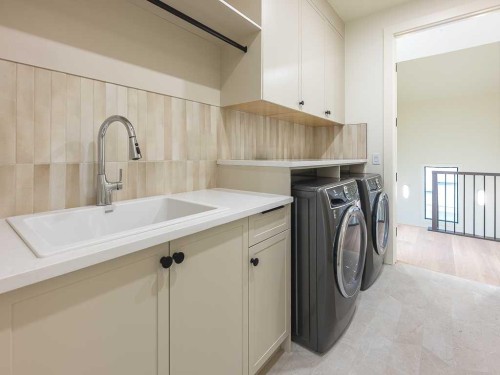 15 42 Street Sw, Calgary, AB - Indoor Photo Showing Laundry Room