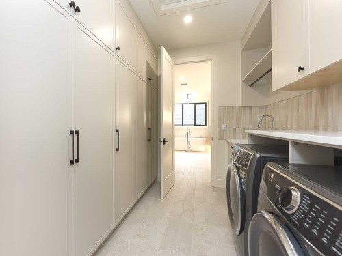 15 42 Street Sw, Calgary, AB - Indoor Photo Showing Laundry Room