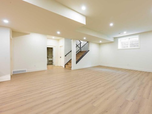 15 42 Street Sw, Calgary, AB - Indoor