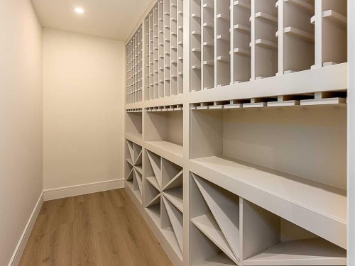 15 42 Street Sw, Calgary, AB - Indoor Photo Showing Other Room