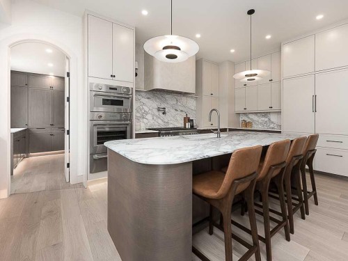 15 42 Street Sw, Calgary, AB - Indoor Photo Showing Kitchen With Upgraded Kitchen