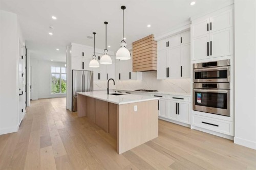 1027 32 Avenue Nw, Calgary, AB - Indoor Photo Showing Kitchen With Upgraded Kitchen