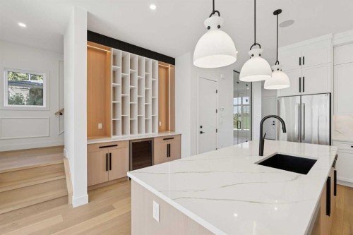 1027 32 Avenue Nw, Calgary, AB - Indoor Photo Showing Kitchen With Upgraded Kitchen
